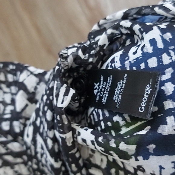 4XL blouse,white and black pattern, fairly sheer - Picture 5 of 5